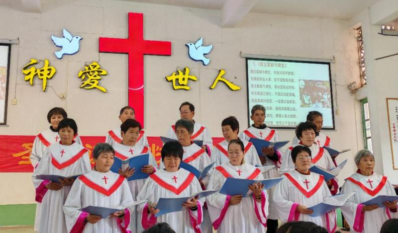 A local choir presented Christmas carols at a praise meeting held in Wuzhai Church at Jingzaiwei Village, Wuzhai Township, Pinghe County, Zhangzhou, Fujian Province, on December 22, 2024. 